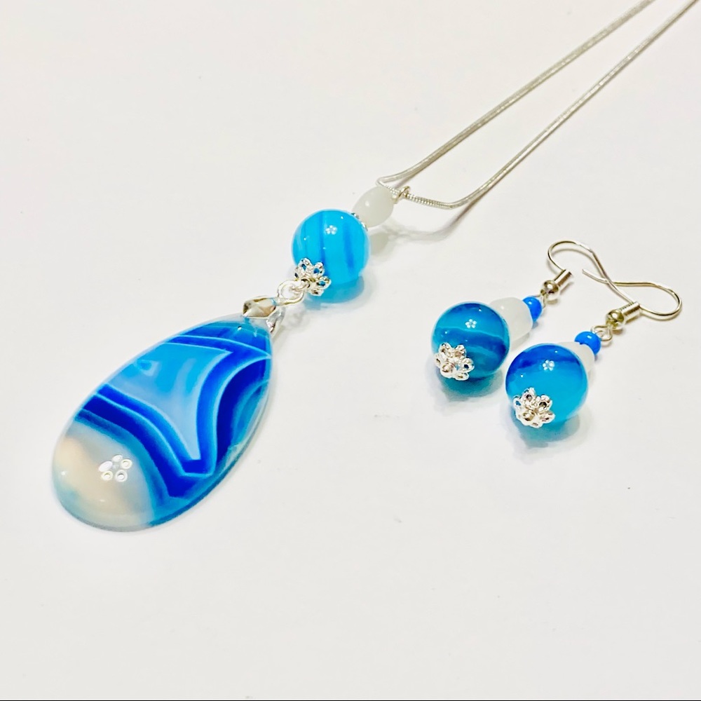 Coordinated Set Onyx Stone Pendant With Moonstone Necklace & Matching Earrings🦋 - Picture 2 of 14
